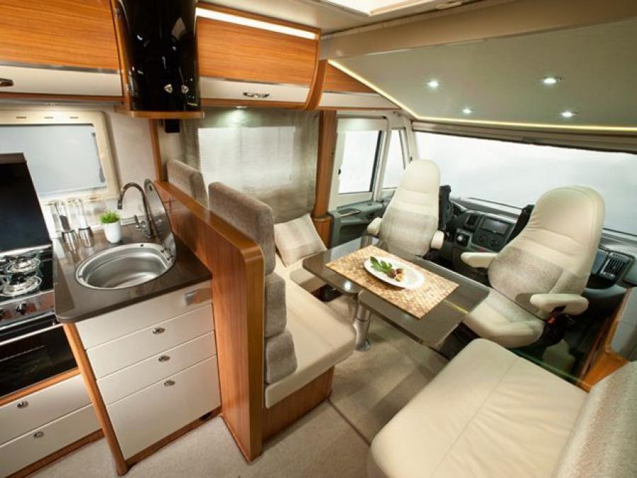 Интерьер Adria Sonic I 700 SP 2010 года  (фото 4 из 8)